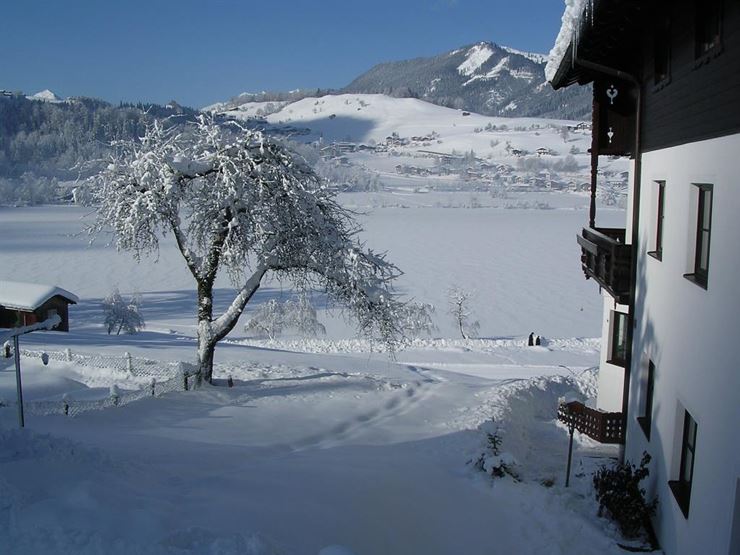 Haus Seefried am See Winter Aussicht mit See